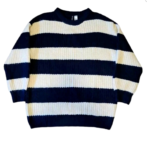 H&M Sweaters - H&M Oversized Rib-Knit Blue Cream Stripe Sweater Woman’s Size Medium EUC